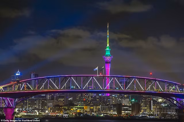 Màn trình diễn ánh sáng ở Skytower, New Zealand.
