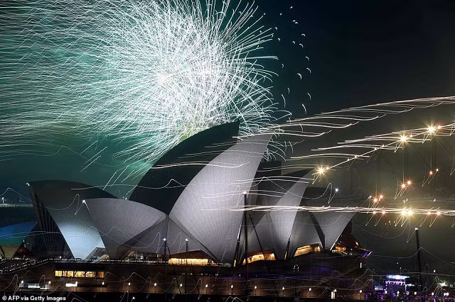 Thế giới bắt đầu đón năm 2022 với những màn ánh sáng mang hy vọng tốt đẹp ảnh 2