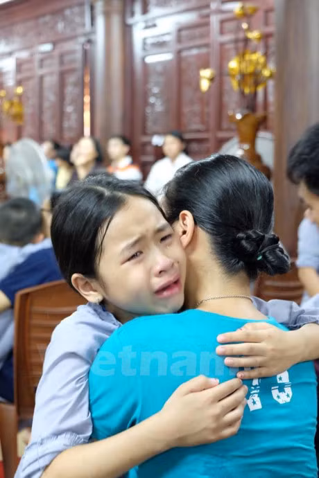 Xuc dong hinh anh le tri an cha me “Thom ngat hoa hieu hanh” - Anh 8