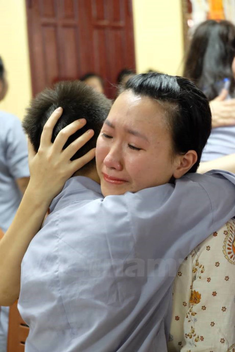 Xúc động hình ảnh lễ tri ân cha mẹ “Thơm ngát hoa hiếu hạnh” - Ảnh 7 Xuc dong hinh anh le tri an cha me “Thom ngat hoa hieu hanh” - Anh 7