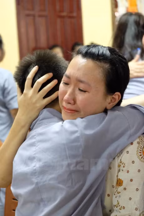 Xuc dong hinh anh le tri an cha me “Thom ngat hoa hieu hanh” - Anh 7