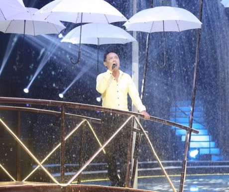 Quy Binh tam mua tren san khau Tinh Bolero - Anh 8