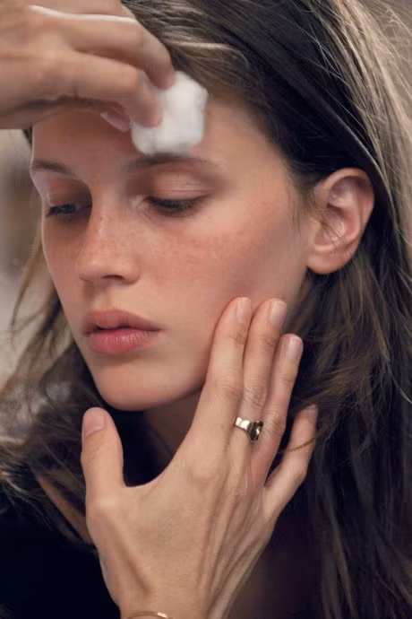 5 xu huong rua mat nhanh gon cuc ky ma ban nen thu ngay - Anh 2