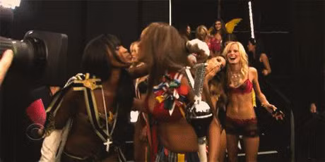 Chan dung sieu mau Ha Ho, Pham Huong khong the voi toi - Anh 12