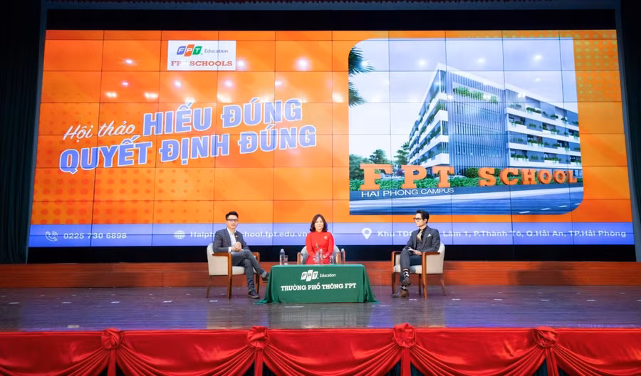 Ban giám hiệu Trường THCS và THPT FPT Hải Phòng và phụ huynh, học sinh cùng trao đổi, giải đáp các câu hỏi về chương trình đào tạo, dịch vụ học đường, học phí, thông tin tuyển sinh… của nhà trường.