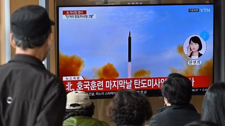 Triều Tiên phóng tên lửa.