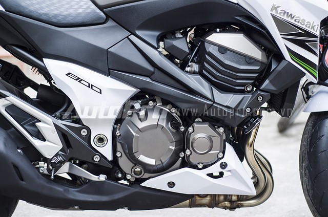 Cận cảnh Kawasaki Z800 ABS màu trắng đầu tiên tại Hà Nội ảnh 2 Cận cảnh Kawasaki Z800 ABS màu trắng đầu tiên tại Hà Nội ảnh 2