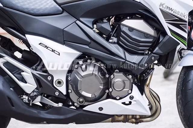 Cận cảnh Kawasaki Z800 ABS màu trắng đầu tiên tại Hà Nội ảnh 2