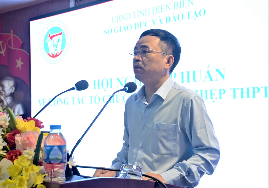 Ông Nguyễn Văn Đoạt, Giám đốc Sở GD&ĐT tỉnh Điện Biên phát biểu tại hội nghị. Ông Nguyễn Văn Đoạt, Giám đốc Sở GD&ĐT tỉnh Điện Biên phát biểu tại hội nghị.