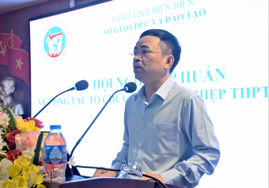 Ông Nguyễn Văn Đoạt, Giám đốc Sở GD&amp;ĐT tỉnh Điện Biên phát biểu tại hội nghị.