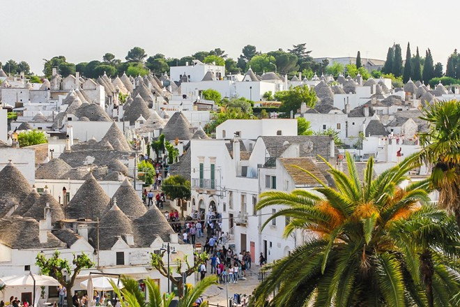 Không chỉ có phong cảnh đẹp như tranh vẽ, làng Alberobello còn là quê hương của nhiều món ăn ngon và những người tốt bụng nhất Italy. 