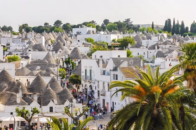 Không chỉ có phong cảnh đẹp như tranh vẽ, làng Alberobello còn là quê hương của nhiều món ăn ngon và những người tốt bụng nhất Italy. 