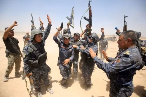 Quân đội Iraq giải phóng hơn 70 gia đình bị IS bắt giữ ở Fallujah - Ảnh 1
