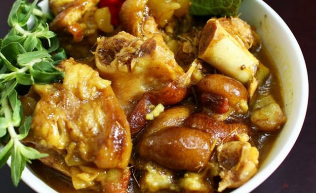 Chân giò giả cầy là món ăn đơn giản, dễ làm nhưng vô cùng hấp dẫn trong tiết trời se lạnh này