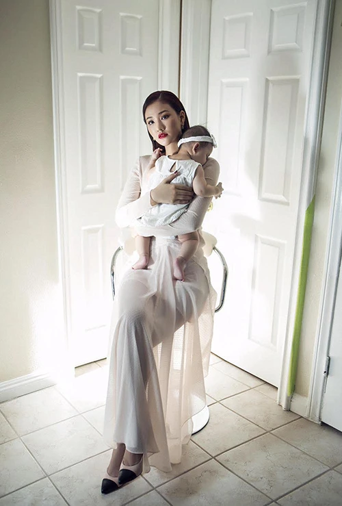 Con gái Maya đáng yêu khi làm mẫu cùng mẹ