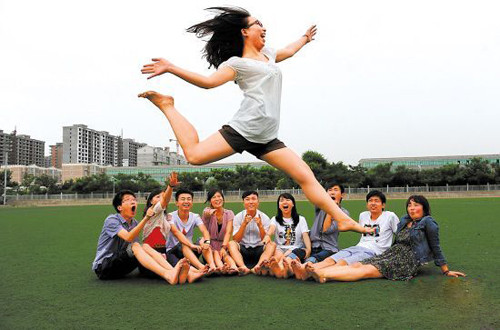 Hãy tạo cho mình những kỷ niệm khó quên cùng bạn bè.