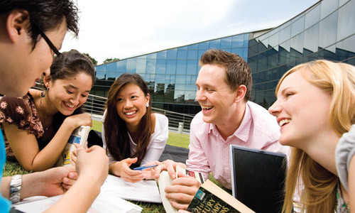 Đừng bỏ lỡ những niềm vui mà cuộc sống đại học đem lại cho bạn.