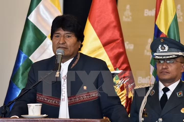 Tổng thống Bolivia trở lại làm việc sau khi cắt u dây thanh quản