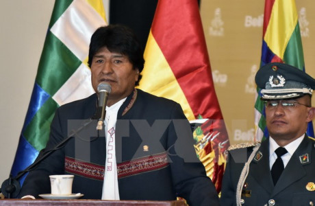 Tổng thống Bolivia trở lại làm việc sau khi cắt u dây thanh quản - Ảnh 1 Tong thong Bolivia tro lai lam viec sau khi cat u day thanh quan - Anh 1