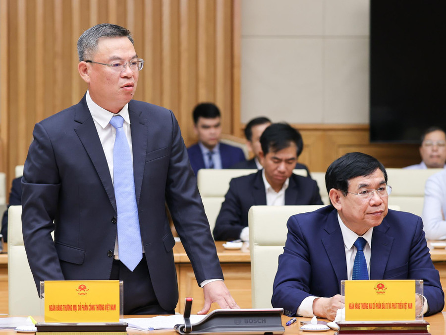 Đại diện các ngân hàng đánh giá công tác điều hành của Chính phủ và NHNN đã giúp ngành ngân hàng đã thực hiện rất tốt, đồng thời 2 nhiệm vụ: Vừa kiểm soát lạm phát, ổn định kinh tế vĩ mô; vừa cung cấp vốn tín dụng hỗ trợ nền kinh tế - Ảnh: VGP/Nhật Bắc