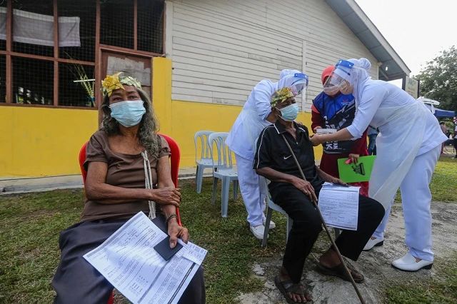 Tiêm vắc xin ngừa Covid-19 ở Malaysia.