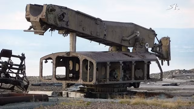 Hệ thống phòng không S-200 bị phá hủy.