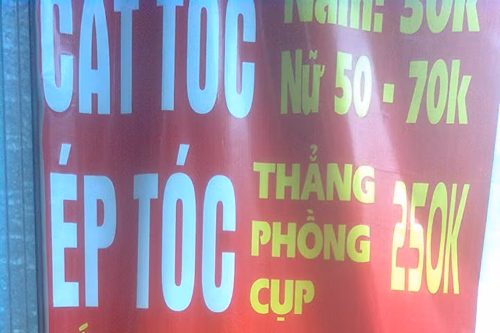 Nguy cơ hói đầu vì "nghiện" ép tóc giá rẻ