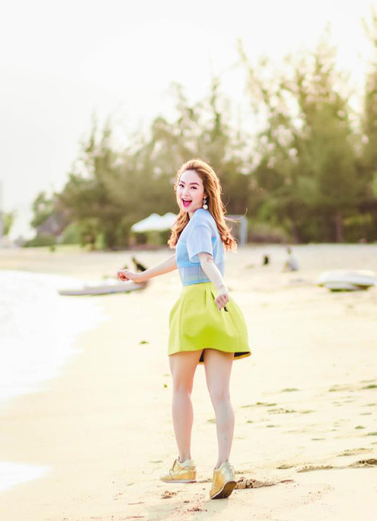 Mẹo tạo dáng chụp ảnh khi đi biển theo gợi ý của sao Việt ảnh 4 tao-dang-chup-anh-bien3