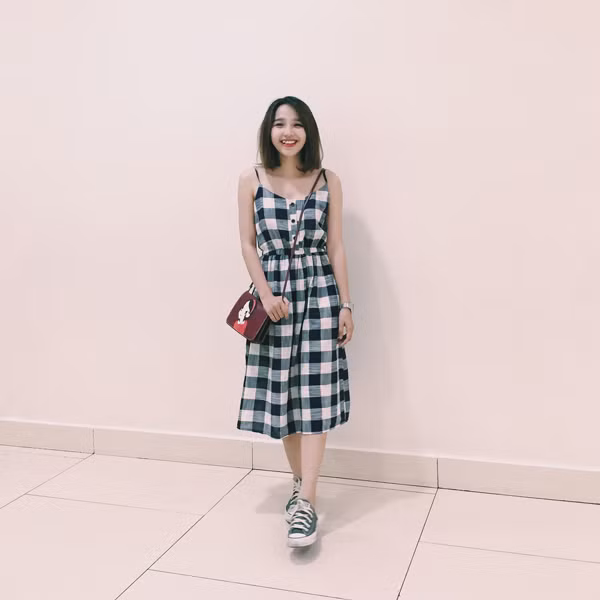 Phong cách thời trang biến hóa đa dạng của hot girl Linh Kiu