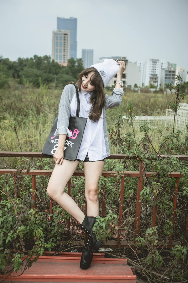 Phong cách thời trang biến hóa đa dạng của hotgirl Linh Kiu ảnh 6 Phong cách thời trang biến hóa đa dạng của hot girl Linh Kiu