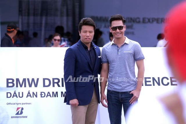 MC Phan Anh hào hứng thử drift xe BMW và MINI ảnh 1 MC Phan Anh cùng ông Hiroyuki Saito - Tổng giám đốc hãng lốp Bridgestone.