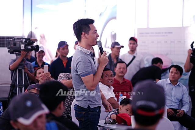 MC Phan Anh hào hứng thử drift xe BMW và MINI ảnh 2 MC Phan Anh rất tự tin khi thách thức những tay lái khác