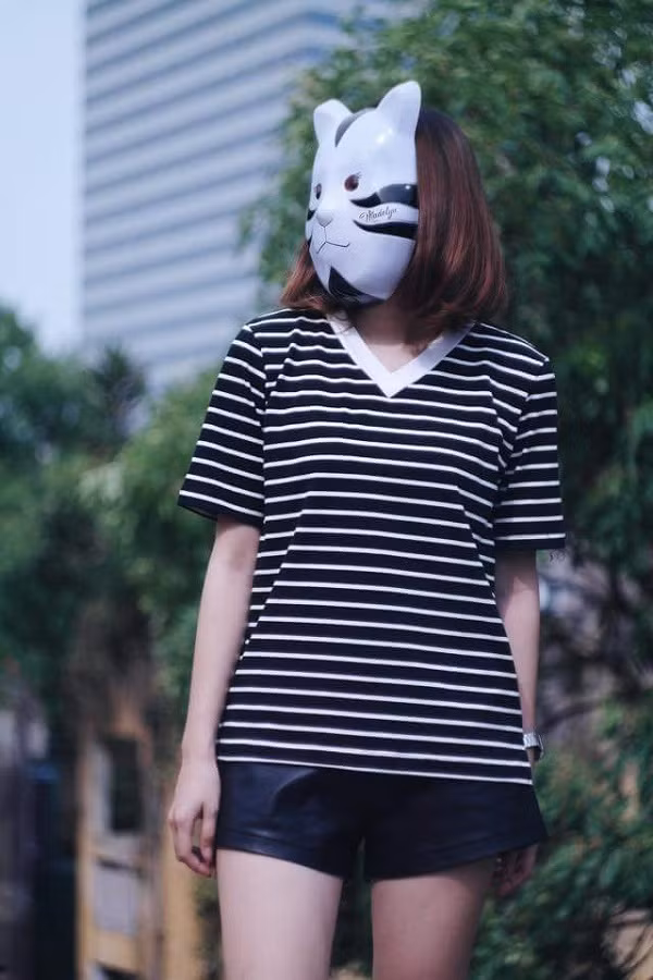 Phong cách thời trang biến hóa đa dạng của hot girl Linh Kiu