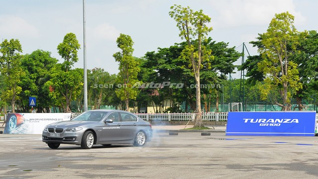 MC Phan Anh hào hứng thử drift xe BMW và MINI ảnh 6 Một pha drift của BMW.