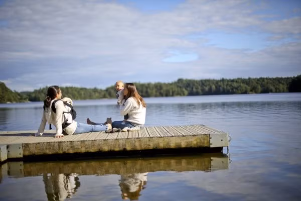 Bố mẹ ở Thụy Điển sẽ được tặng thêm lương khi nghỉ ở nhà trông con ốm