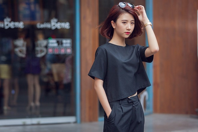 Quỳnh Anh Shyn mặc đẹp trên phố Sài Gòn