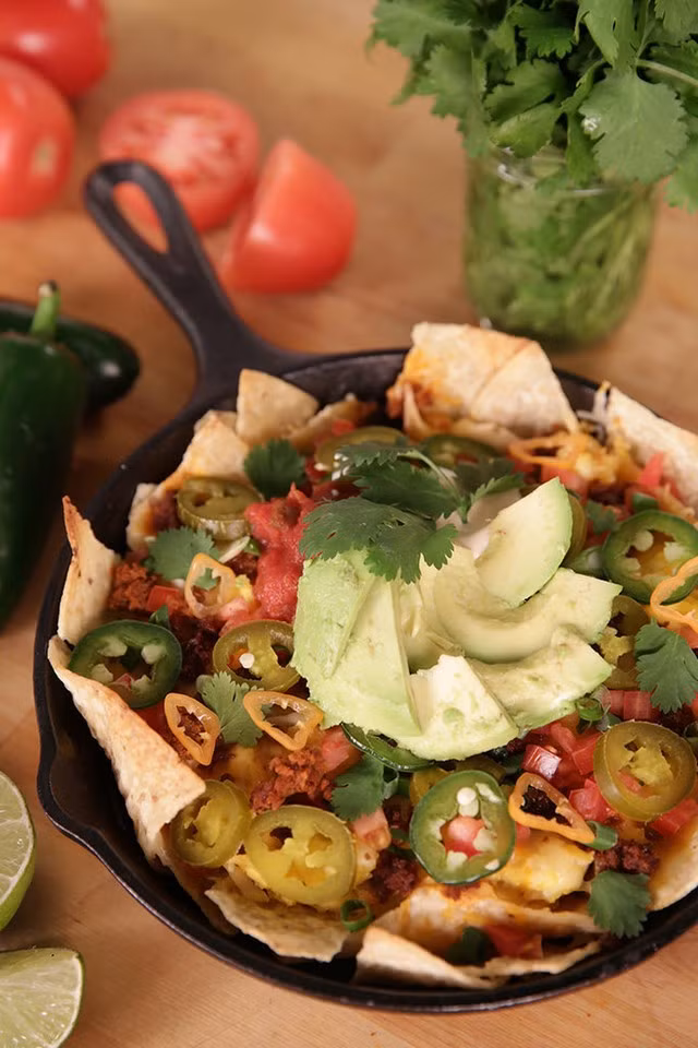 Bánh bột bắp Nachos nổi tiếng của Mexico không thể thiếu hương vị của quả bơ.