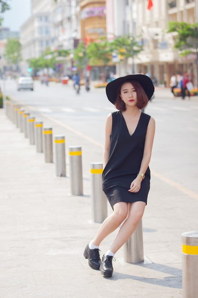 Quỳnh Anh Shyn mặc đẹp trên phố Sài Gòn