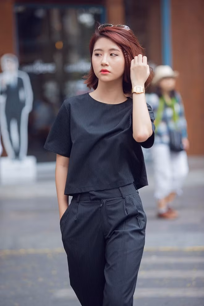 Quỳnh Anh Shyn mặc đẹp trên phố Sài Gòn
