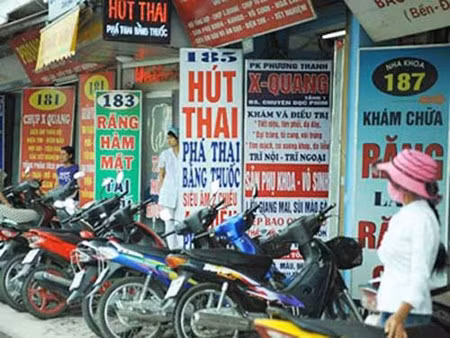 
Hiện nay tỉ lệ nạo phá thai ở độ tuổi vị thành niên của Việt Nam khá cao, chiếm khoảng 20% trong tổng số ca nạo phá thai hằng năm.