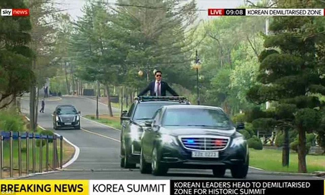 Đoàn xe đưa các nhà lãnh đạo tới cuộc họp thượng đỉnh