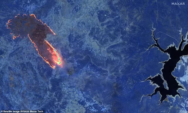 Hình ảnh cho thấy những đám cháy đang bùng cháy trong một khu rừng gần hồ Eucumbene ở công viên quốc gia Kosciuszko, New South Wales