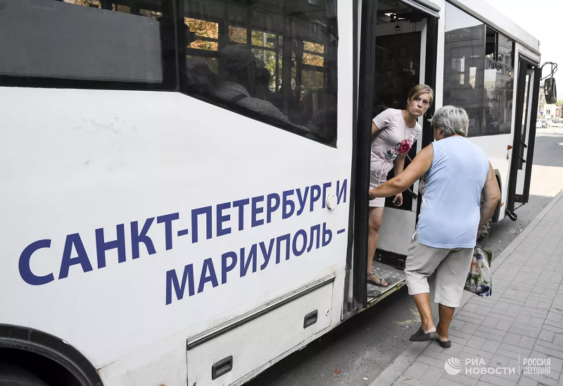 Petersburg chuyển một trăm xe buýt đến Mariupol, hơn 30 trong số đó đã sẵn sàng đưa đón người. Năm tới, họ có kế hoạch tiếp tục lưu thông xe điện.
