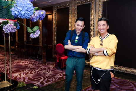 Hai cặp đôi hot nhất Vbiz đến mừng tình bạn 14 năm của Đàm Vĩnh Hưng và Dương Triệu Vũ - Ảnh 1 Hai cap doi hot nhat Vbiz den mung tinh ban 14 nam cua Dam Vinh Hung va Duong Trieu Vu - Anh 1