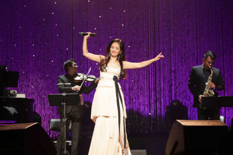 Mỹ Linh, Hà Trần xuất hiện trong liveshow của Quang Dũng ở Mỹ - Ảnh 7 My Linh, Ha Tran xuat hien trong liveshow cua Quang Dung o My - Anh 7