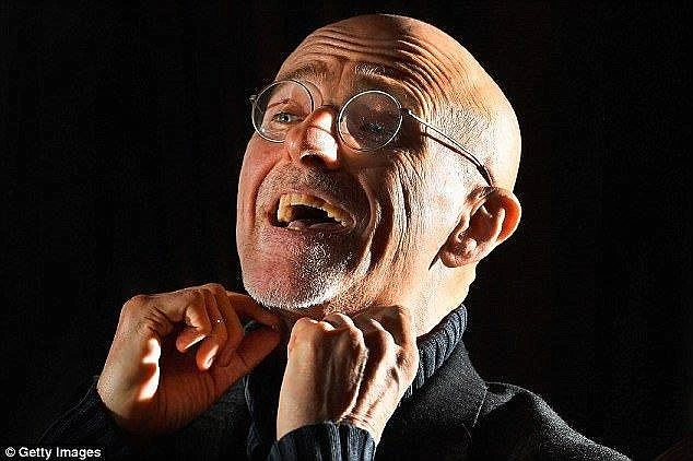 Giáo sư Italia Sergio Canavero.