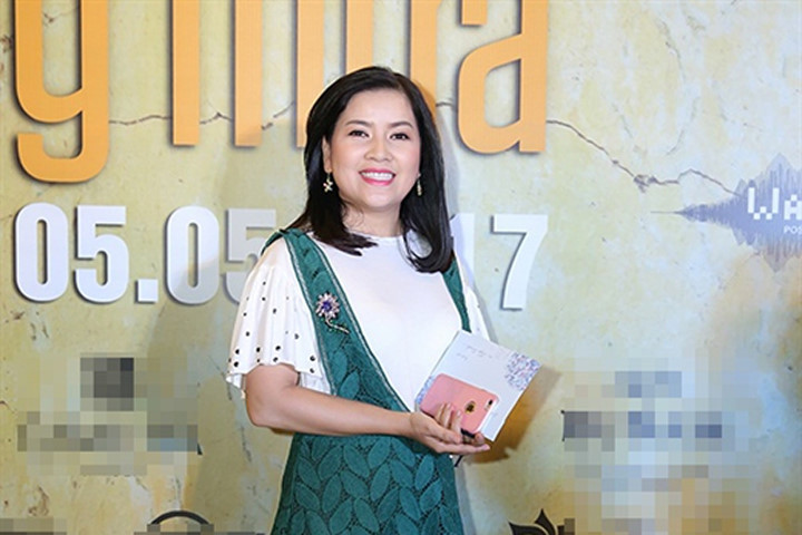 Ngọc Trinh "Mùi ngò gai" gây bất ngờ khi tái xuất ở tuổi 40