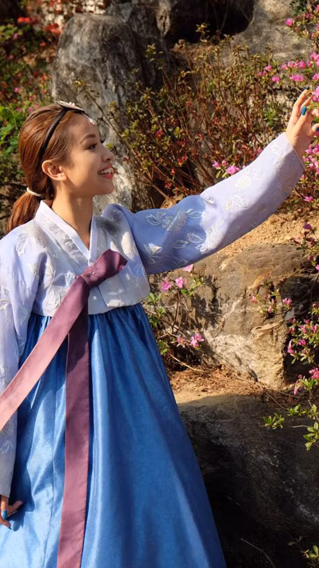 MC Van Hugo xinh dep khi dien hanbok o Han Quoc - Anh 8