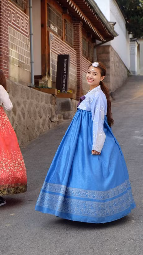 MC Van Hugo xinh dep khi dien hanbok o Han Quoc - Anh 4