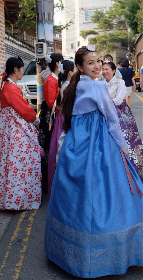 MC Van Hugo xinh dep khi dien hanbok o Han Quoc - Anh 6